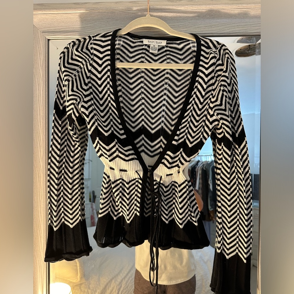 WHBM xs sweater. Small repairable seam (as shown).